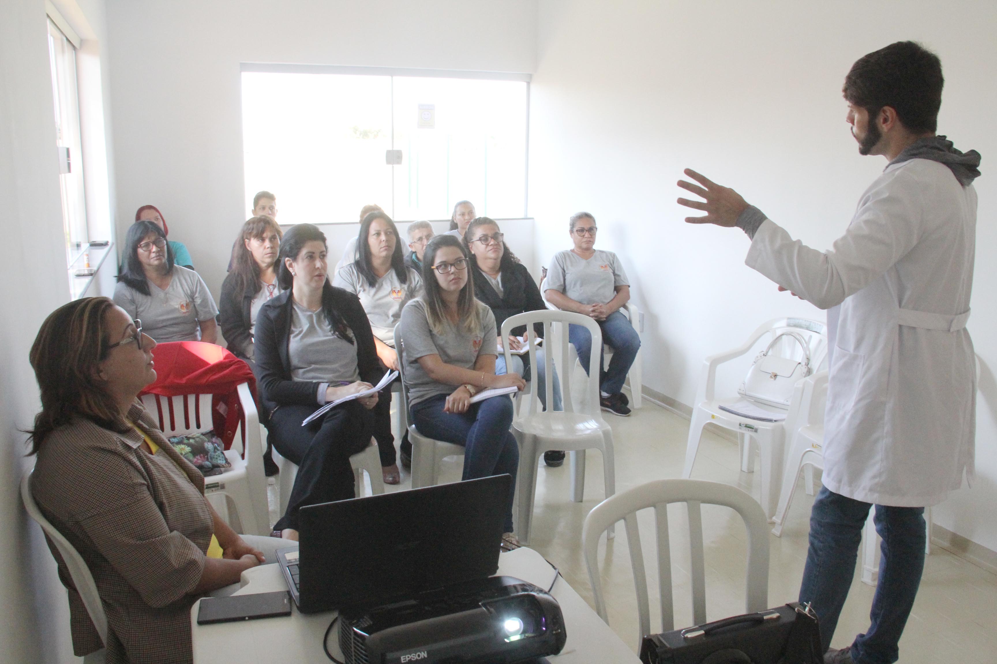 Capacitação de cuidadores de idosos para o Centro Dia (1)