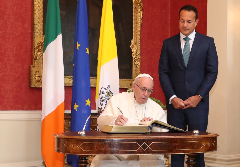 2018-08-25t125220z-573044899-rc132b68d000-rtrmadp-3-pope-ireland