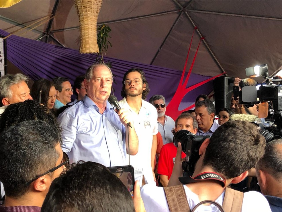 ciro-gomes-conversou-com-militantes-no-recife