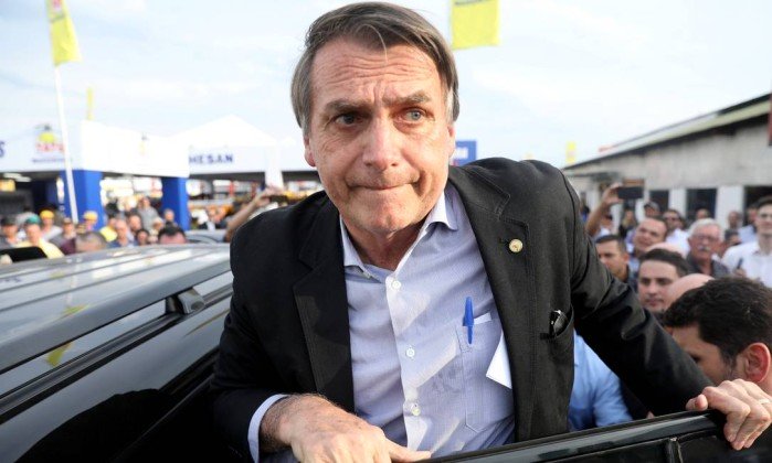 x78599221_Presidential-candidate-Jair-Bolsonaro-leaves-an-agribusiness-fair-in-Esteio-Rio-Grande.jpg.pagespeed.ic.droamg5u_7