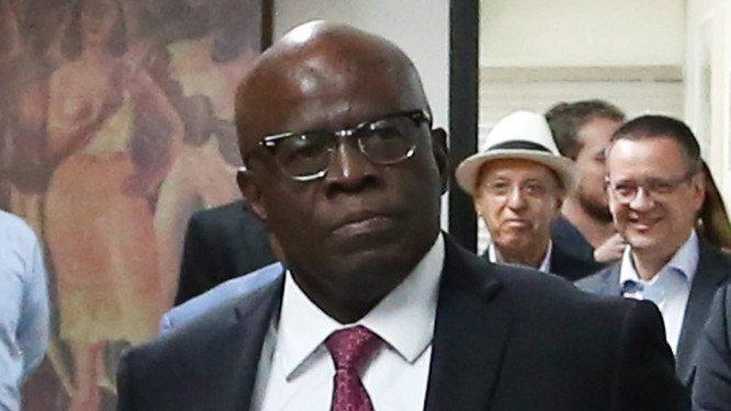 xJoaquim-Barbosa.jpg.pagespeed.ic.SRmReq4sA-