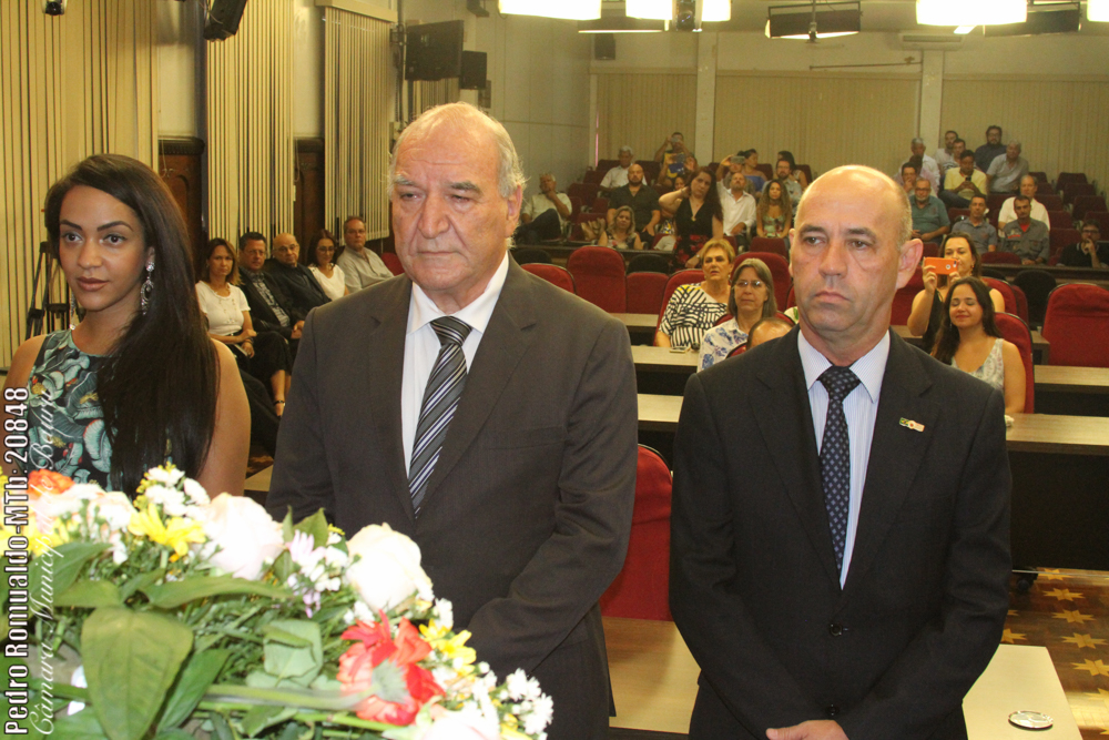 Membros da Mesa empossados Yasmim Nascimento, José Roberto Segalla e Coronel Meira