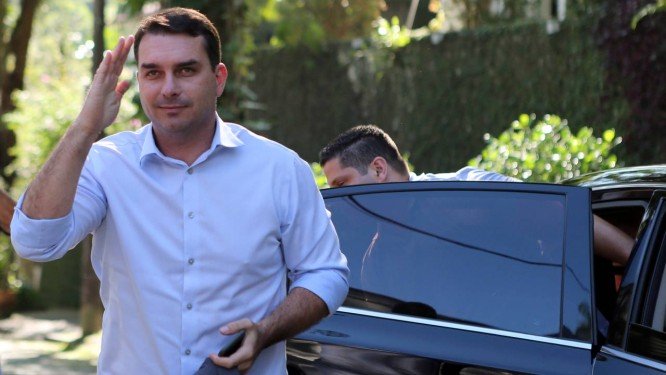 xFlavio-Bolsonaro.jpg.pagespeed.ic.mv0sAqH1S9