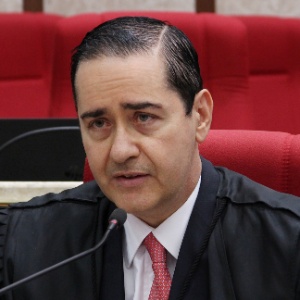 o-desembargador-federal-carlos-eduardo-thompson-flores-lenz-1508463803415_300x300 (1)