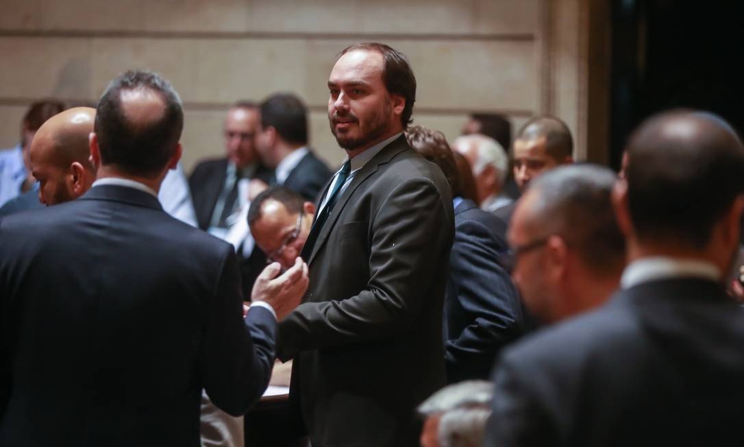 x81180604_Rio-de-Janeiro-19-02-2019Carlos-Bolsonaro-na-Camara-de-Vereadores-do-Rio-de-Janeiro.-Fot.jpg.pagespeed.ic.1yNyQNpy40