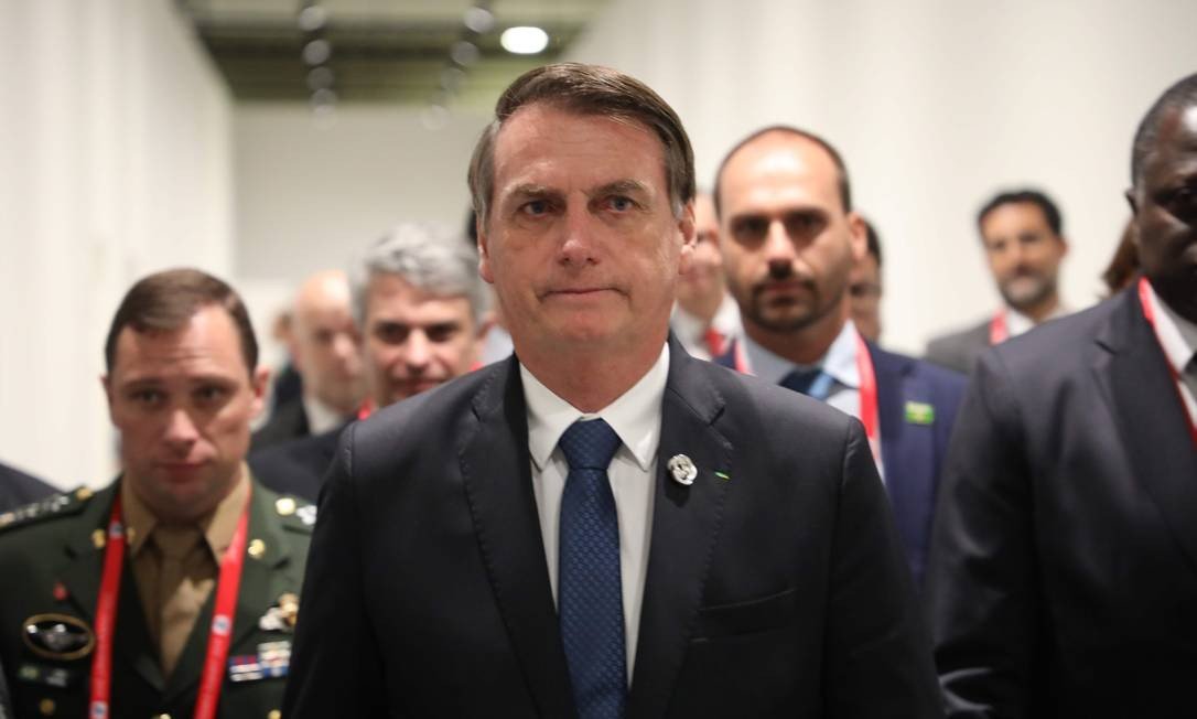 x83408384_Brazilian-President-Jair-Bolsonaro-walks-out-from-a-bilateral-meeting-on-the-sideline-o.jpg.pagespeed.ic.lHmNrbKiuT (1)