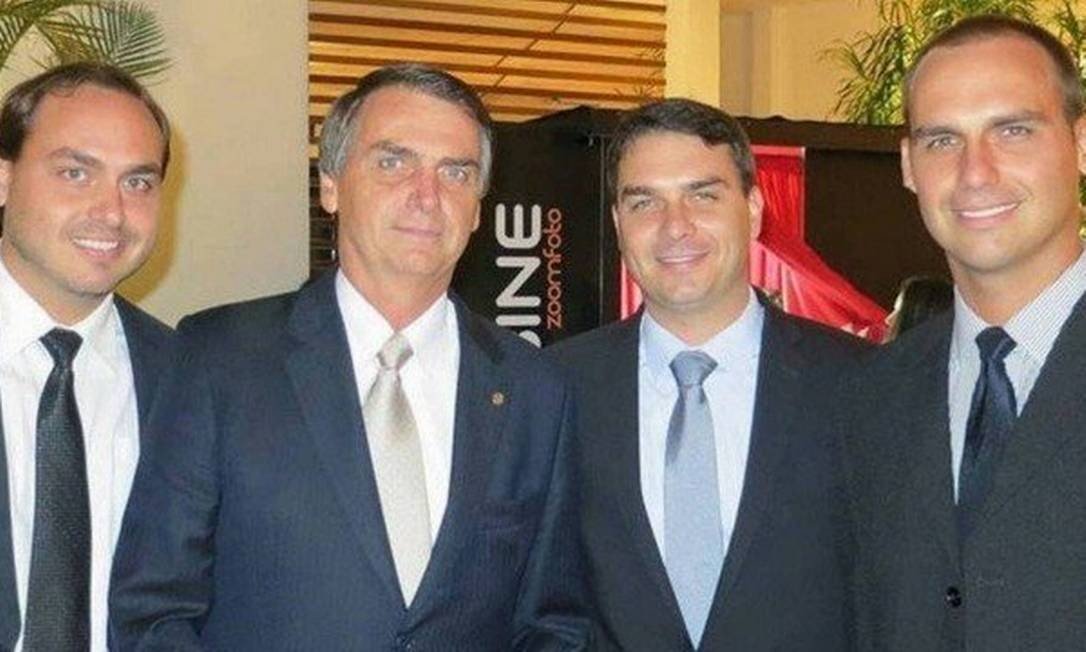 xJair-Bolsonaro-e-seus-tres-filhos-que-ingressaram-na-politica.jpg.pagespeed.ic.v9y8lwqoyb