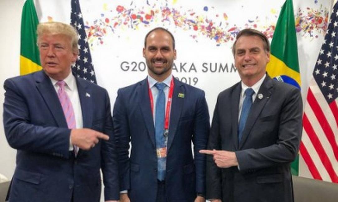 x83423344_Donald-Trump-Eduardo-Bolsonaro-e-Jair-Bolsonaro-durante-a-cupula-do-G-20-no-Japao.-Foto-1.jpg.pagespeed.ic.YD5tZDjrVa