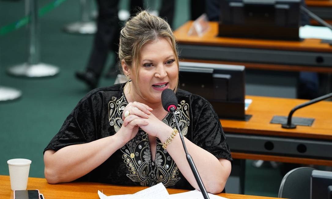 xJoice-Hasselmann.jpg.pagespeed.ic.WQJhITQxCr