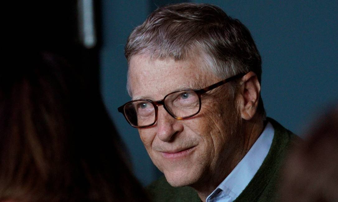 x85588790_FILE-PHOTO-Microsoft-founder-Bill-Gates-smiles-while-playing-bridge-with-Warren-Buffett-CEO.jpg.pagespeed.ic.E0epZrjN1j