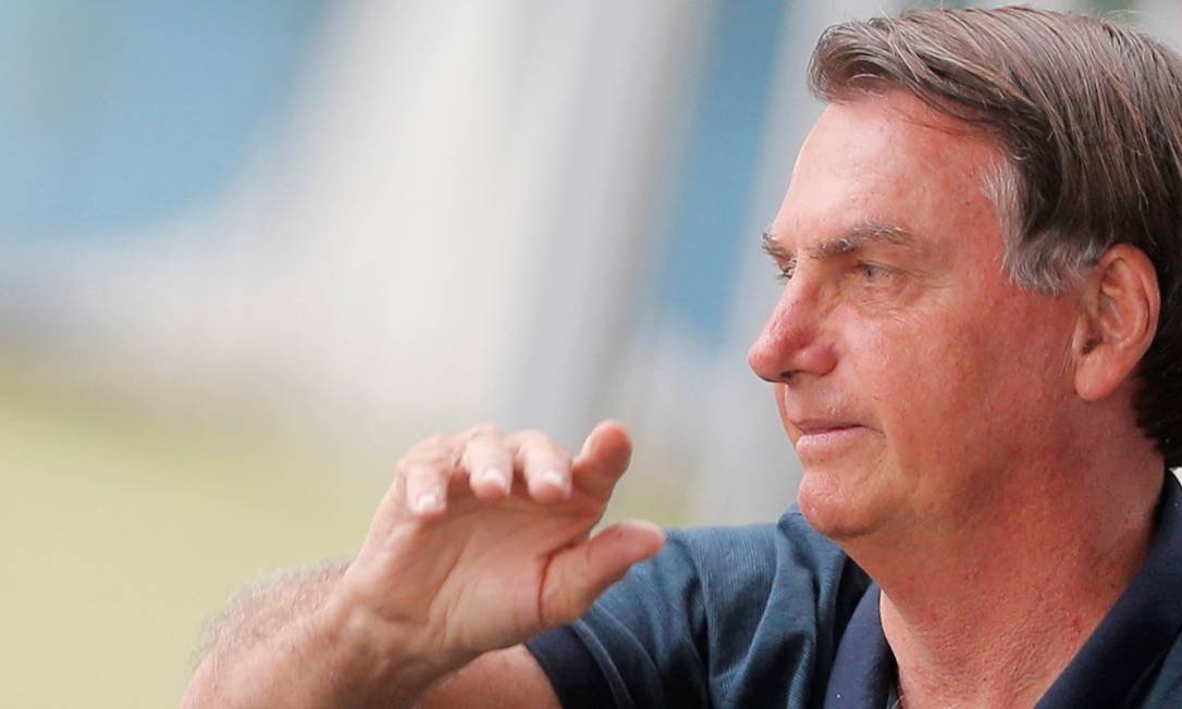 x87224773_Brazils-President-Jair-Bolsonaro-gestures-as-he-arrives-to-the-Alvorada-Palace-in-Brasilia.jpg.pagespeed.ic.4a4_A5uuhl