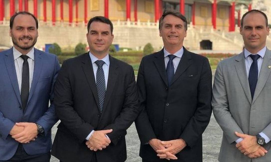 xFamiliaBolsonaro01.jpg.pagespeed.ic.hiiK9lfuA4