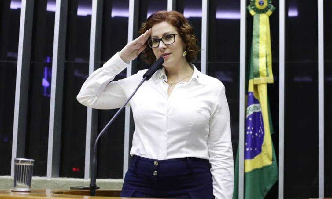 x20200123-carla-zambelli-bolso-820x480-1-820x440.jpg.pagespeed.ic.hgapUn8A2L